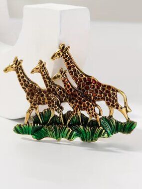 🍏50% OFF/3+...Giraffe Family Enamel Brooch